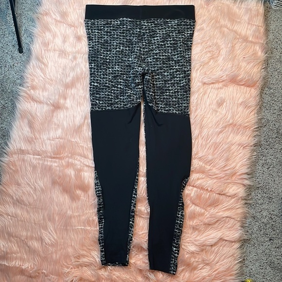 Nike Pro Woman’s Gray & Black Hyper Warm Full Length Training Fleece Leggings - Picture 6 of 9